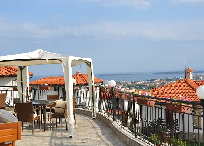 On The Black Sea ساني بيتش